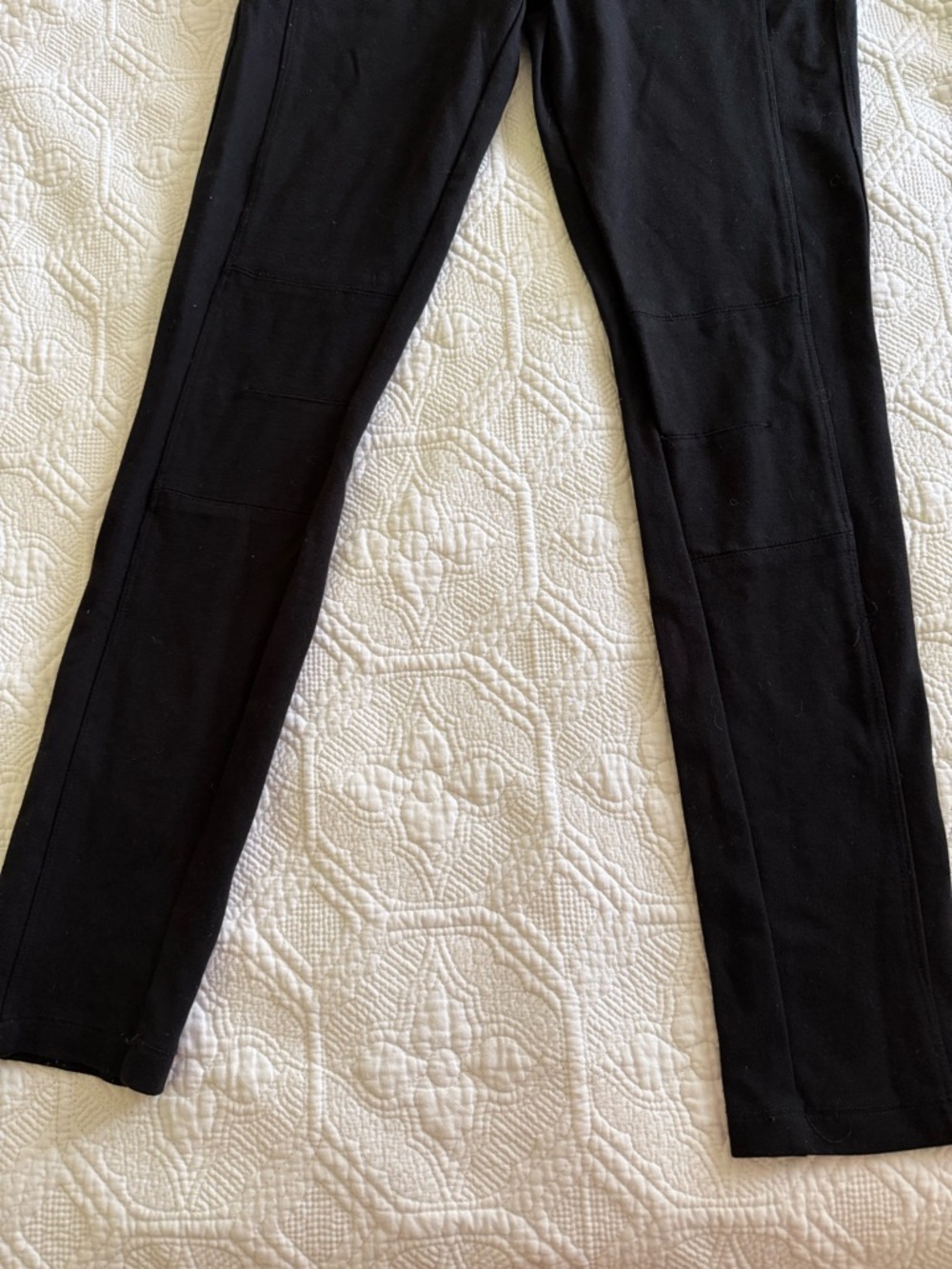 Black Zipper Pocket Leggings - Picture 4 of 4